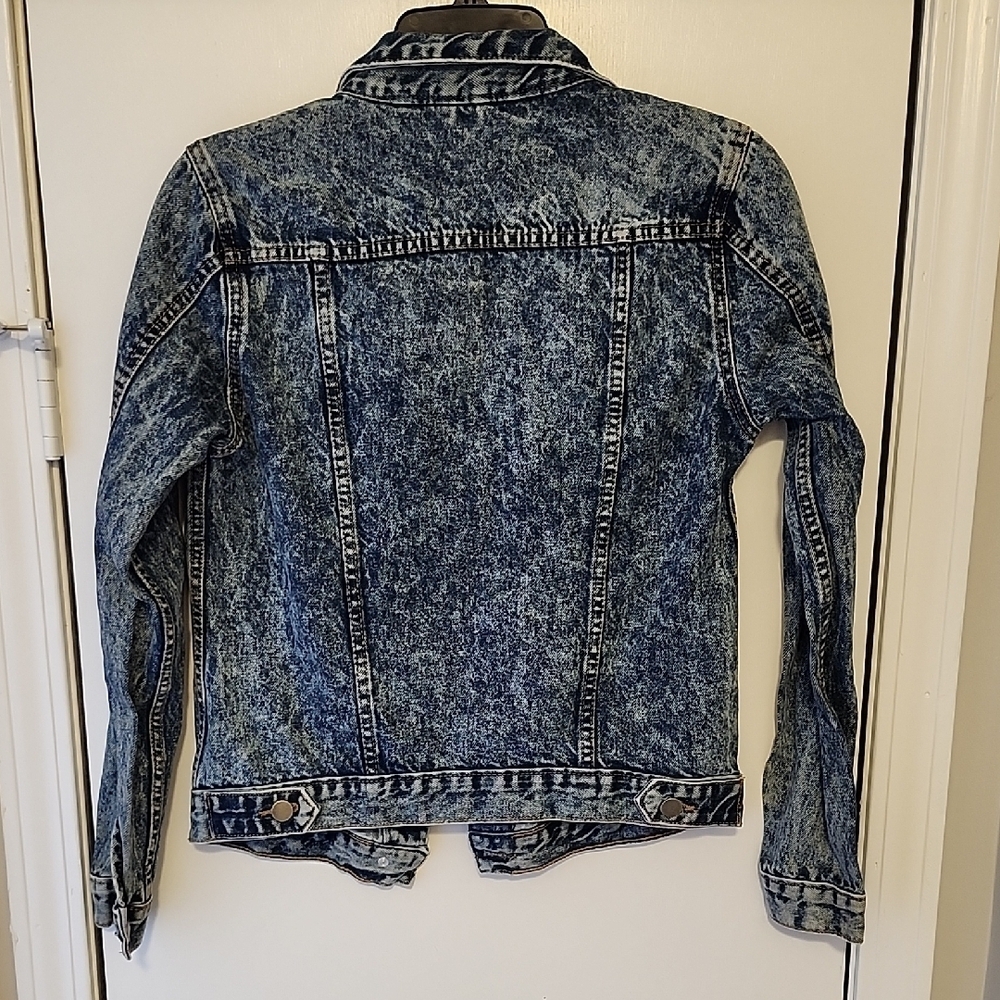Ashley Vintage Charm Jean Jacket with Classic Design and Contrast Stitching - Picture 5 of 6
